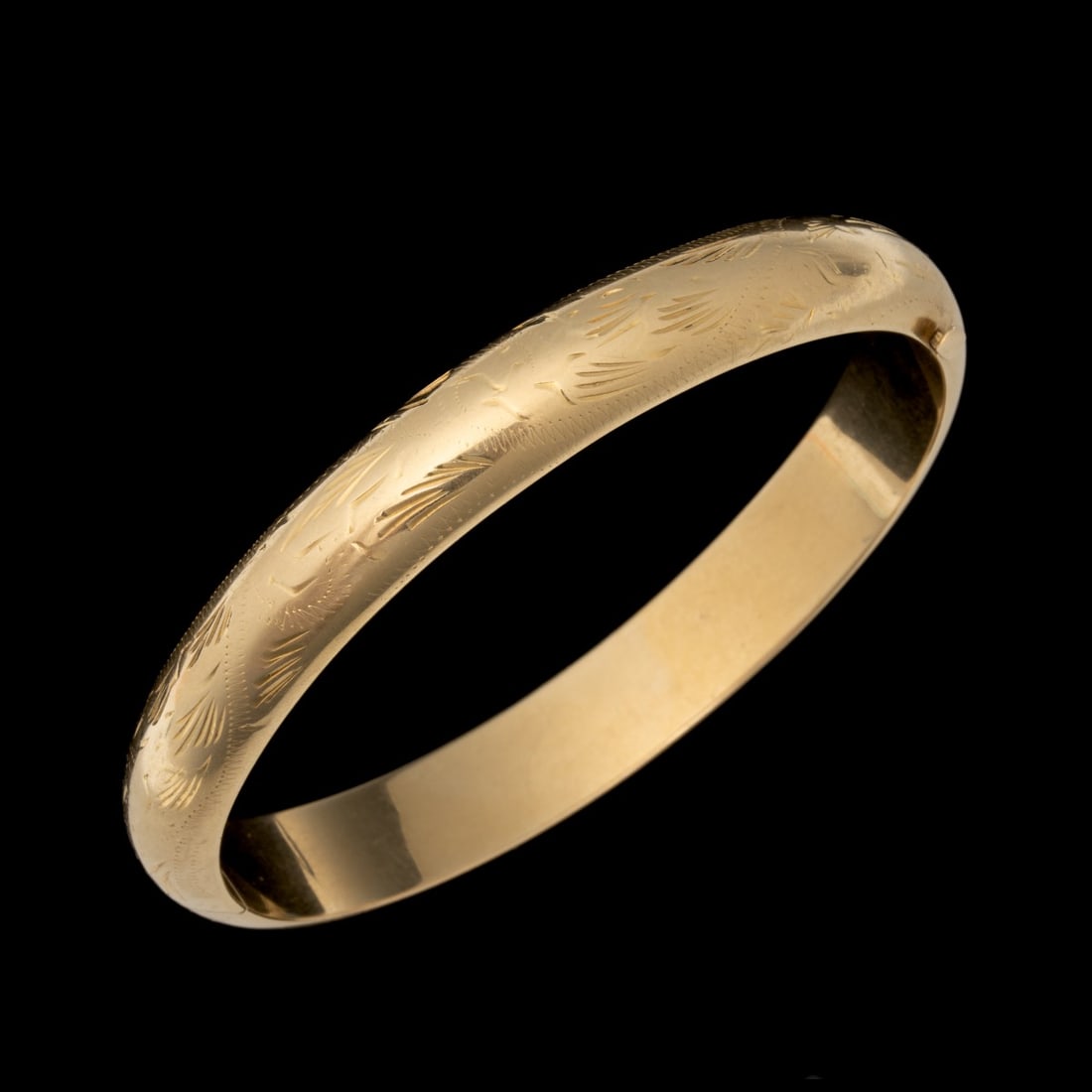 A BRITE-CUT 14K GOLD LADIES BANGLE BRACELET (1 of 7)