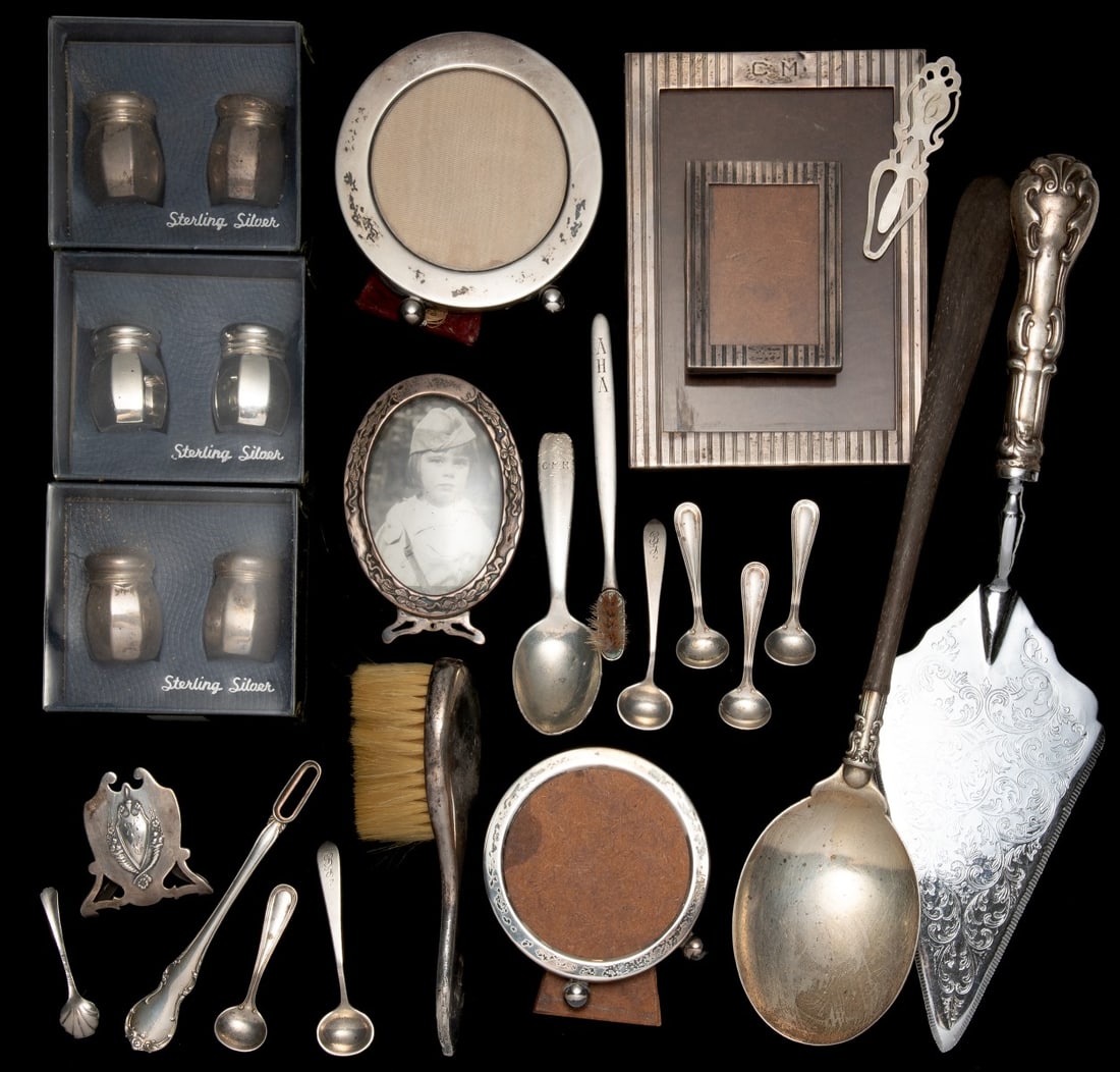 A COLLECTION OF EARLY 20C. STERLING SILVER OBJECTS (1 of 14)