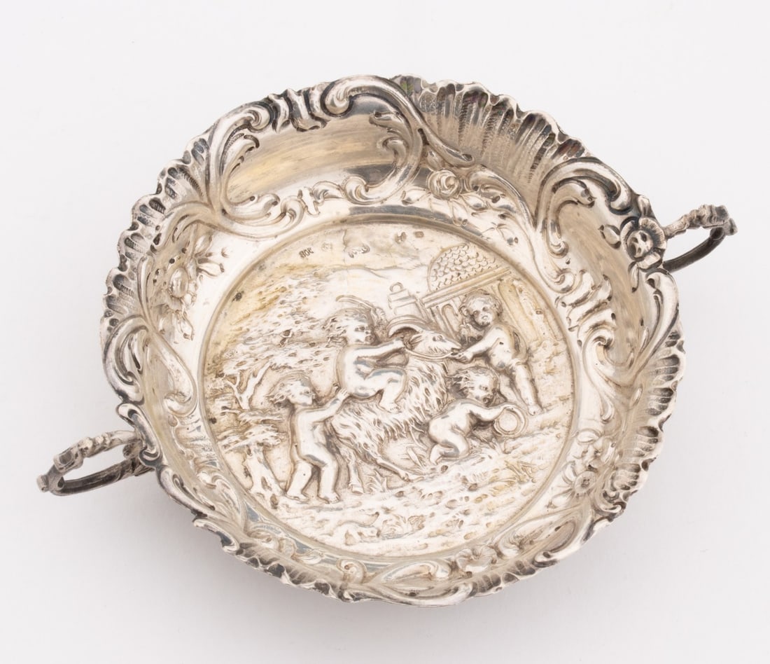 THREE ROCOCO STYLE CONTINENTAL SILVER OBJECTS - 10