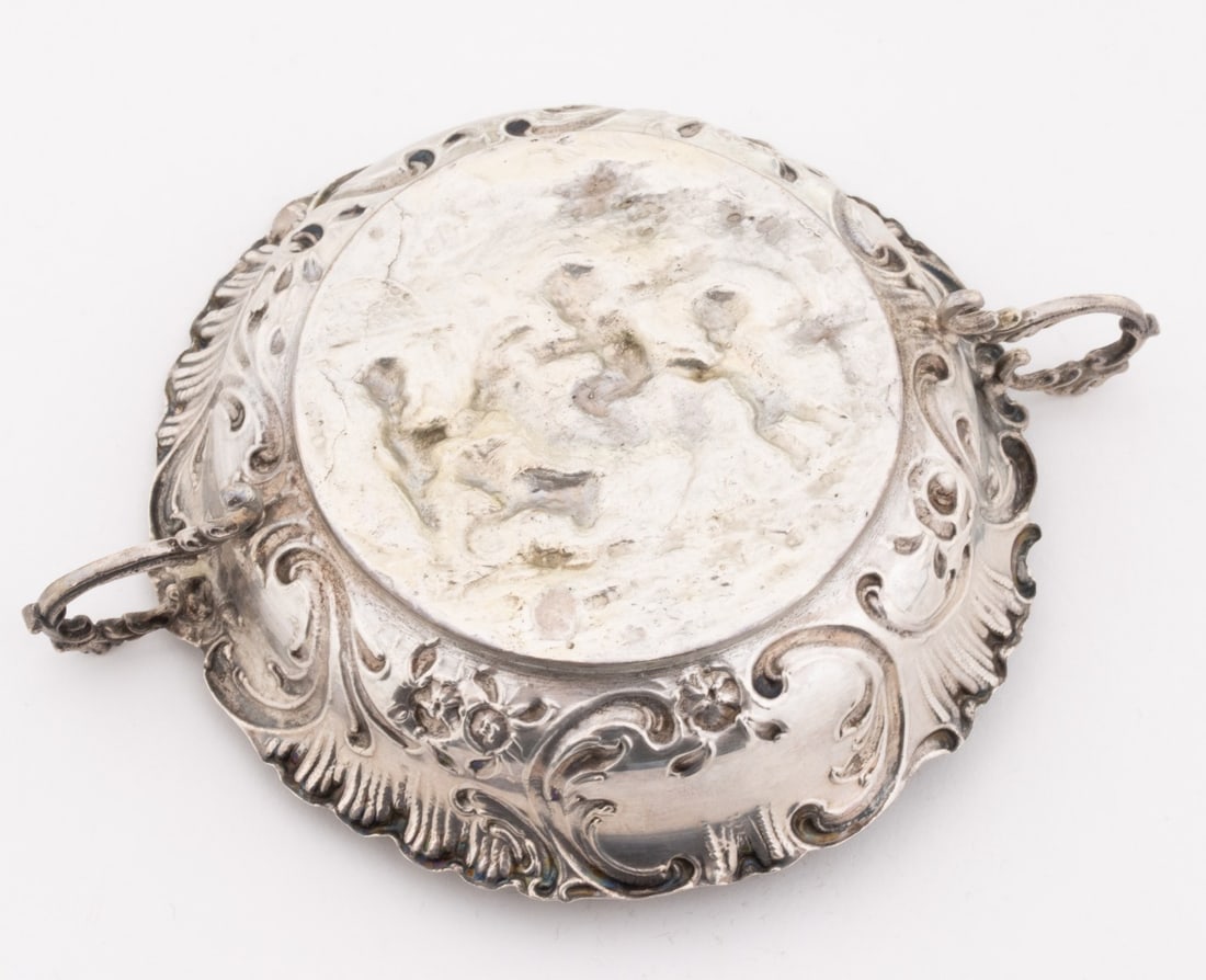 THREE ROCOCO STYLE CONTINENTAL SILVER OBJECTS - 11