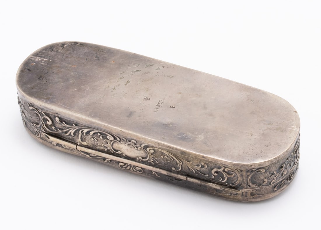 THREE ROCOCO STYLE CONTINENTAL SILVER OBJECTS - 4
