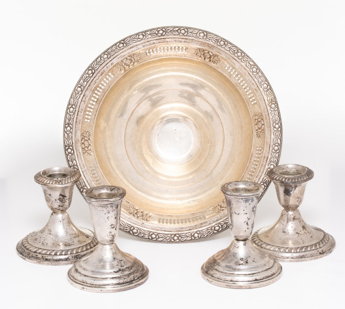 A GROUPING OF WEIGHTED STERLING SILVER TABLE WARES (1 of 11)