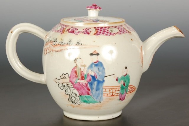 CHINESE EXPORT TEA POT: Measures 5.25 x 9 inches including the handle and spout.
