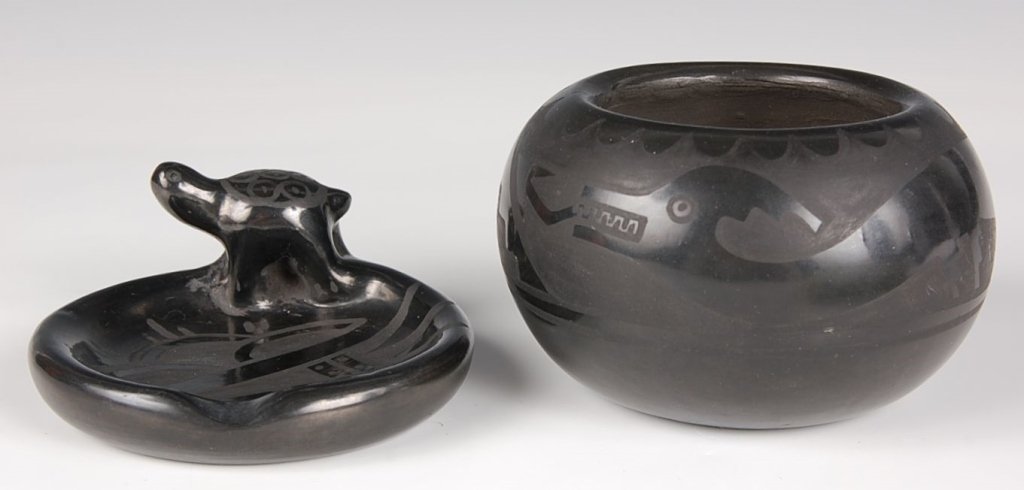BLUE CORN SAN ILDEFONSO POTTERY: A 2.75 x 4.25 inch pot with serpent design signed under the base, along with a small unsigned tray with turtle design measuring 1.5 x 4 inches.