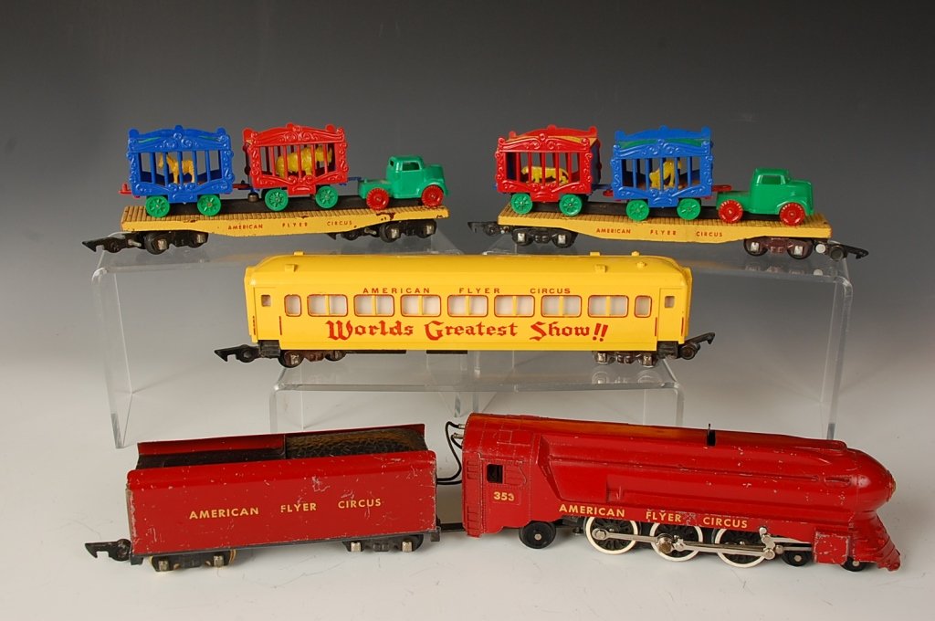 AMERICAN FLYER 353 CIRCUS WITH TRUCKS AND CAGES: Includes 353 and tender, passenger car, two flat beds with trucks and two rolling cages each. Average condition - all show cosmetic wear and age, unknown working condition of loco.