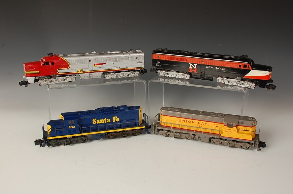 FOUR AMERICAN FLYER LOCOMOTIVES 495, 8551, 470, 372: S gauge, includes 495 New Haven, 8551 Santa Fe, 470 Santa Fe, and 372 Union Pacific. Average condition - all show cosmetic wear and age, unknown working condition.