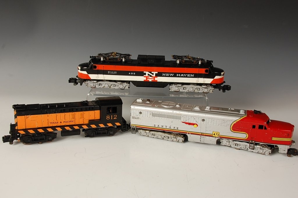 THREE AMERICAN FLYER LOCOMOTIVES 812, 499, 473: S gauge, includes 812 Texas and Pacific, 499 New Haven, 473 Santa fe. Average condition - all show cosmetic wear and age, unknown working condition.