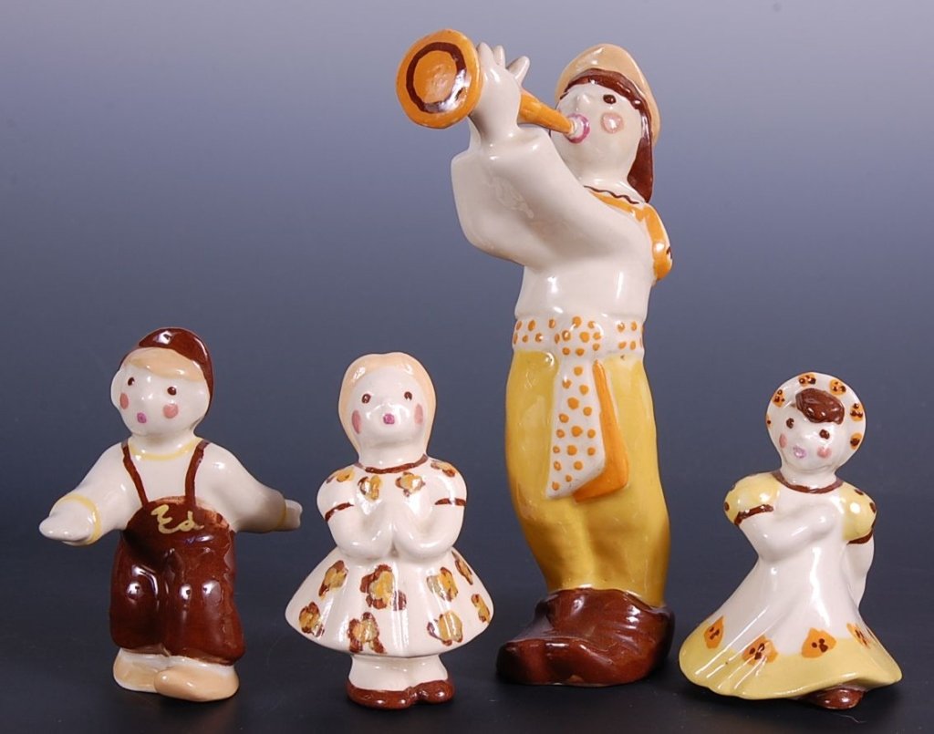CERAMIC ARTS STUDIO PIED PIPER & CHILDREN SET: With Pied Piper, Running Girl, Running Boy (named 'Ed' on his overalls), and Praying Girl. Measure from 6 to 3 inches.