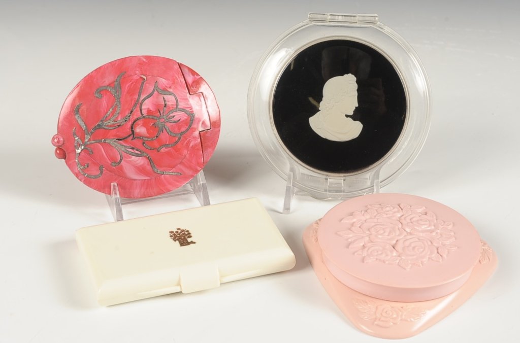 VINTAGE PLASTIC COMPACTS: MAVCO, REXALL, AVON, MORE: Measure 3 to 4 inches.