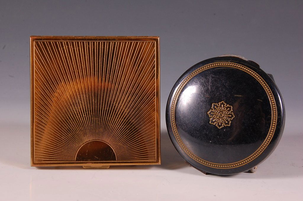 DUNHILL CLEARVIEW COMPACT & BLACK ENAMELED COMPACT: Dunhill Clearview goldtone compact with a hinged wiper for the mirror, patent dated 1937, branded puff and hinged powder well with sifter, marked on the powder well lid, measures 2.75 inches. Plus a b