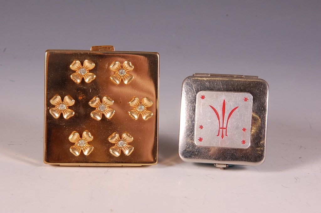 FLATO & RICHARD HUDNUT COMPACTS: Measure 2 and 1.5 inches.