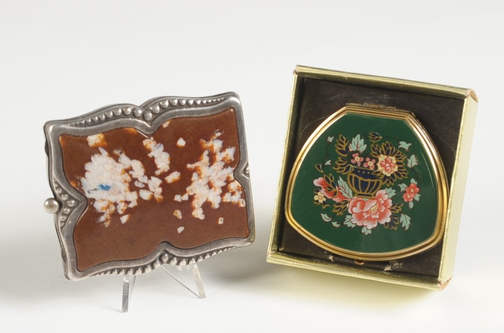 STRATTON 'LIPVIEW' W BOX & RUSSIAN COMPACT: Stratton 'Lipview' lipstick case with original box and instructions, flips open to be a hand mirror, marked on the mirror frame, measures 3.5 inches when opened. Plus a Russian compact with plastic in