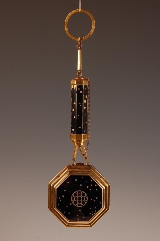 RICHARD HUDNUT LE DEBUT ENAMELED COMPACT & FOB: Black enamel duo compact with lipstick fob, finger ring and chain handle, hinged mirror over a rouge well in the lid with pan, partial powder pan in the base, marked on the hinged mirror, lipstick mea