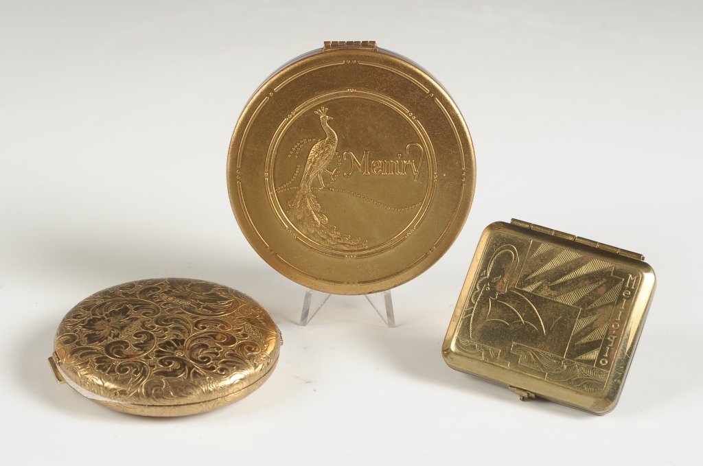 VINTAGE ESTEE LAUDER, GORDON & MELLO-GLO COMPACTS: Three goldtone compacts ranging in size from 1.5 x 1.75 inches, up to 2.5 inches in diameter.