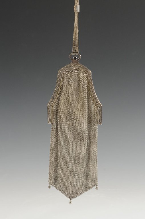 1920s WB CO. MESH PURSE WITH SUSPENDED COMPACT: Fine ring mesh bag with a silvertone frame, mesh chain handle, three bead dangles along the bottom, inside is a compact suspended on a bar on the bag frame, hinged powder well and change holder in the