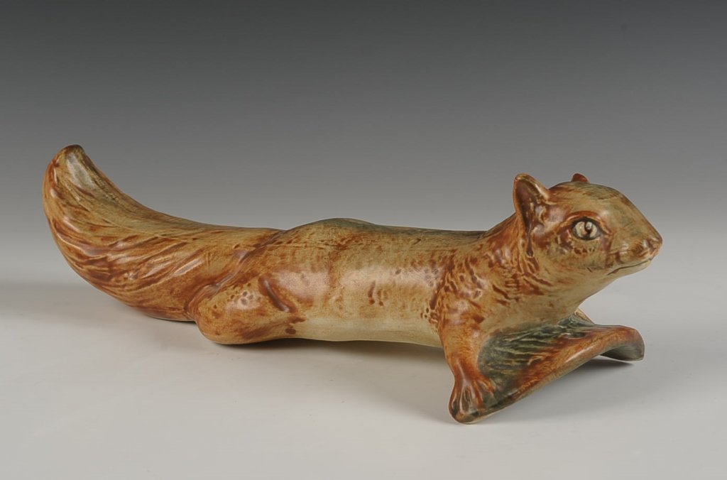 RARE WELLER TREE SQUIRREL YARD ORNAMENT: Unmarked, measures 13.5 inches. Please note that this item will be shipped by our in-house shipping department and is subject to a 14 day return policy guarantee. If any piece in this lot is found to 