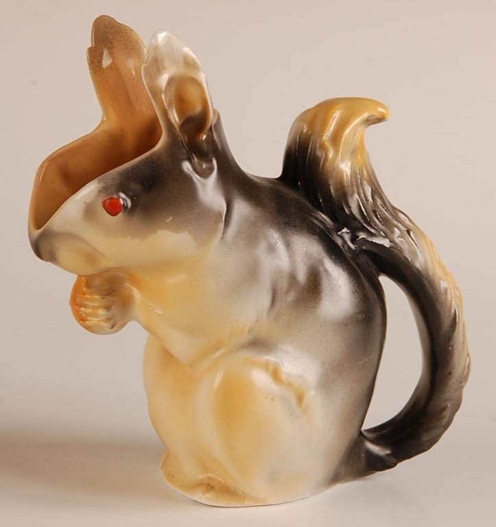RARE ROYAL BAYREUTH FIGURAL SQUIRREL CREAMER: Gray glaze, blue inkstamp #9, measures 4.5 x 4.25 inches. Please note that this item will be shipped by our in-house shipping department and is subject to a 14 day return policy guarantee. If any piec
