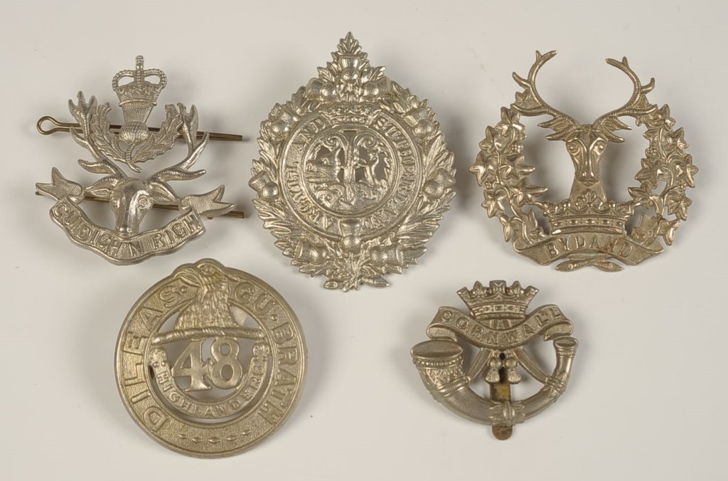 21 ASSORTED BRITISH MILITARY BADGES AND INSIGNIA: Includes 48th Highlanders, King's Shropshire Light Infantry, King's Own Yorkshire Light Infantry, Cameronians (Scottish Rifles), Seaforth Highlanders, King's Royal Rifle Corps, Argyll & Sutherland, Co