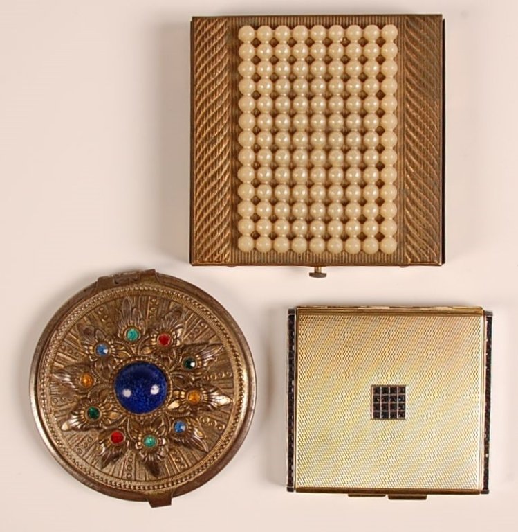 THREE VINTAGE COMPACTS WITH JEWELS: Measure 2.5 to 3.25 inches.