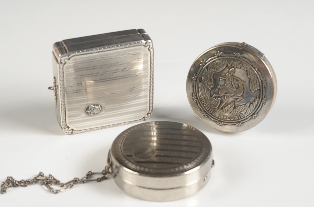 POUDRE L'PEGGIE & TWO OTHER COMPACTS: Poudre L'Peggie compact with tap sifter and two duo compacts, all in silvertone, measure from 2 to 2.25 inches.