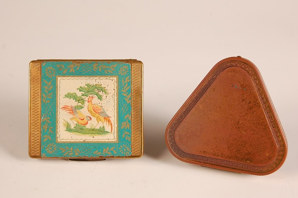 SIX VINTAGE COMPACTS: Measure 2 to 3.25 inches.