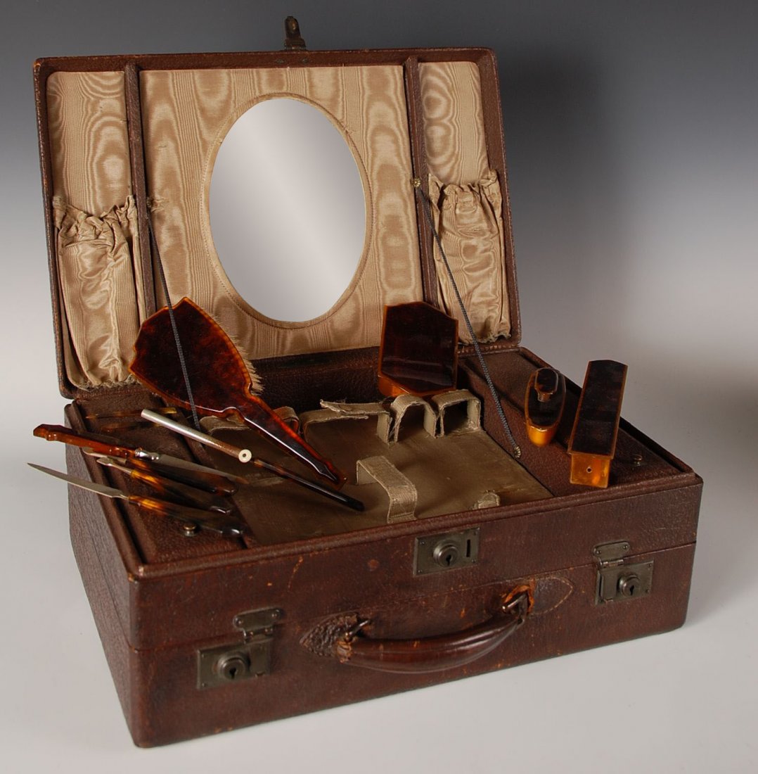 it suitcase and vanity set