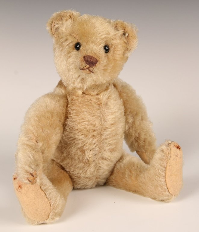 VINTAGE STEIFF TEDDY BEAR: Button eyes, horizontally stitched nose, light brown fur, felt paw pads, humped back, long arms and legs, excelsior stuffing, growler present, STEIFF in all caps button in ear, no label, measures 9 in