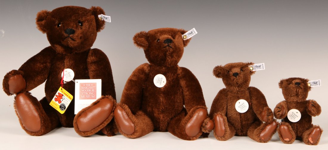 STEIFF 1984 COLLECTOR EDITION, CHOCOLATE BEAR SET: Four bear set with leather paw pads, 0160/42, 32, 26 and 18, buttons in ears, paper chest and hang tags, original box.