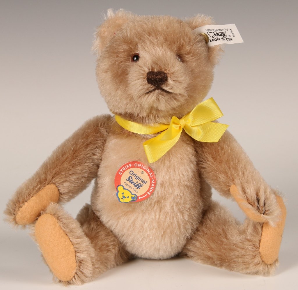 STEIFF REPLICA TEDDY BEAR LIMITED EDITION WITH BOX: 1990-1991 teddy bear replica of the 1955 edition, 408854, limited edition of 4000, button in ear with white label, measures 10 inches (25 cm) standing.