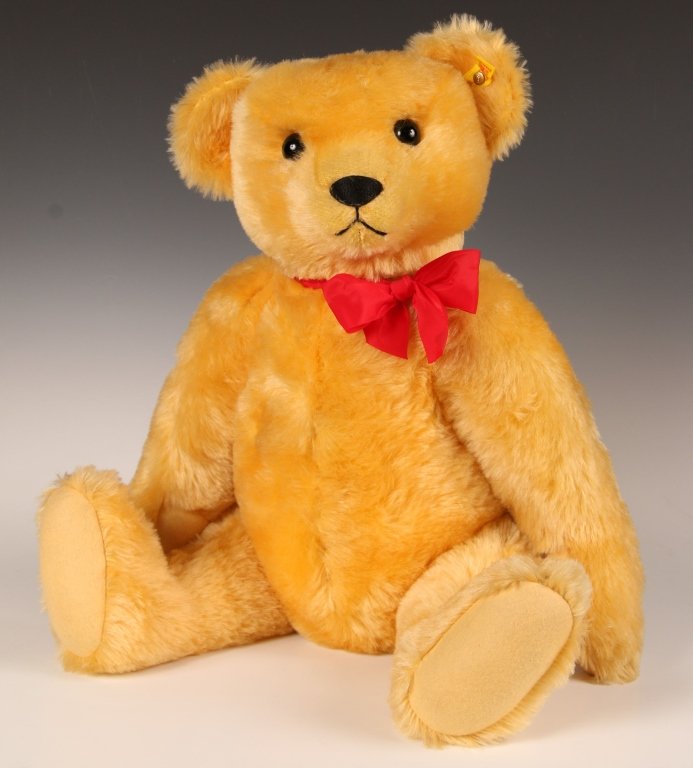 STEIFF 1909 REPLICA GOLD TEDDY BEAR: 1984 replica of the 1909 edition, button in ear with yellow tag, 0165/60, paper hang tag, measures 23 inches (60 cm).
