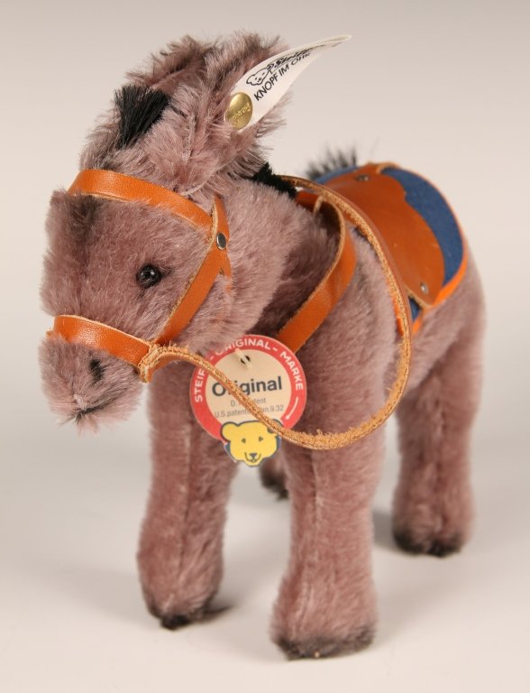 STEIFF MUSEUM COLLECTION MECHANICAL DONKEY LIMITED: 1988 replica of the 1931 historical piece, mechanism in the tail moves the head, button in ear with white label, 0126/20, paper chest tag, original box, limited edition of 4000, donkey measures 7 x 8