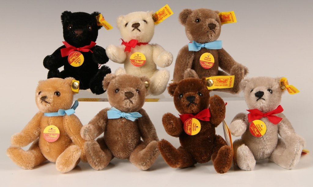 SEVEN STEIFF TEDDY BEARS 5.5 INCHES: Numbers 0201-3/14 and 0206-8/14, glass eyes, horizontally stitched nose, mohair, buttons in ears with yellow labels, one duplicate of 0202 without its yellow tag, each measure 5.5 inches (14 cm) stand