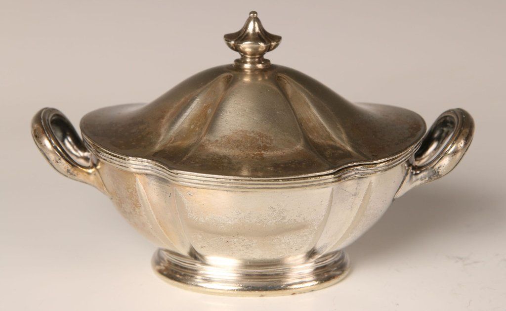 COTTON BELT ROUTE RAILROAD SMALL TUREEN: Base marked 'Cotton Belt Route, GM CO EP, 02976.' Measures 3.5 x 6 x 3.5 inches. Shows some wear and utensil marks, good overall.