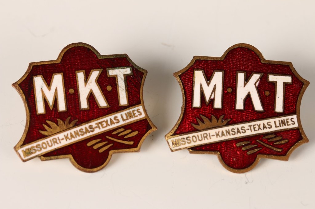 PR MISSOURI KANSAS TEXAS RR CONDUCTOR COLLAR DEVICES: White and translucent red enamel collar devices, MK&T logo shaped, double screw backs, measure 2 x 2-1/8 inches. Good condition, no chipping to enamel.