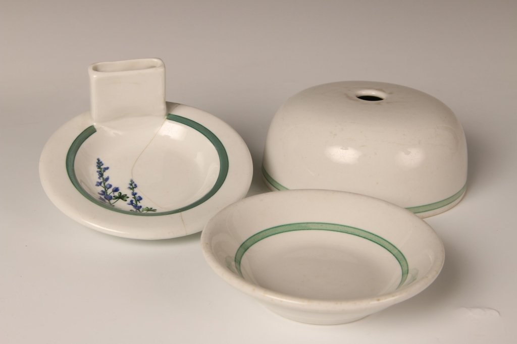 3 PIECES MISSOURI KANSAS TEXAS MK&T RR BLUEBONNET CHINA: Bluebonnet ashtray with matchbox holder, backstamped Buffalo China and 'made especially for MK & T RR,' 5.5 inch diameter, repaired break with visible line. Lot also includes a 2.5 x 5.75 inch unmarke