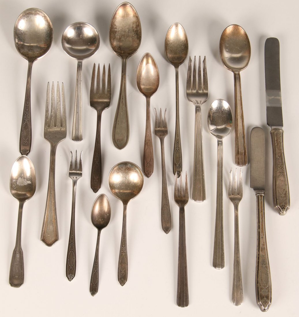 NINETEEN MISSOURI PACIFIC RAILROAD FLATWARE PIECES: Includes teaspoons, cocktail forks, dinner forks, table spoons, serving spoons, soup spoons, butter knife, broken dinner knife. Different patterns. Marked to Mo Pac. Show wear and age.