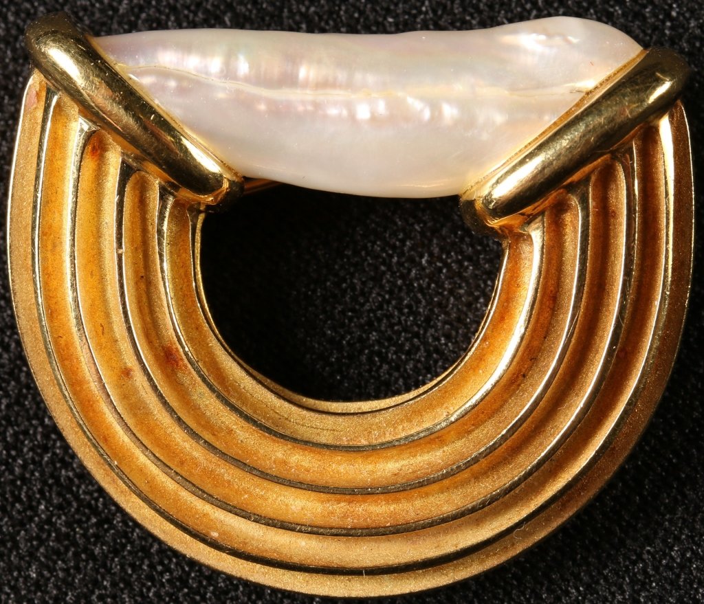 CHRISTOPHER WALLING DESIGNER 18K PEARL BAR BROOCH: Christopher Walling 3397 Ridged Logic brooch, fresh water pearl bars set in 18K yellow gold measures 1 x 1.25 inches. Weighs 18 grams.