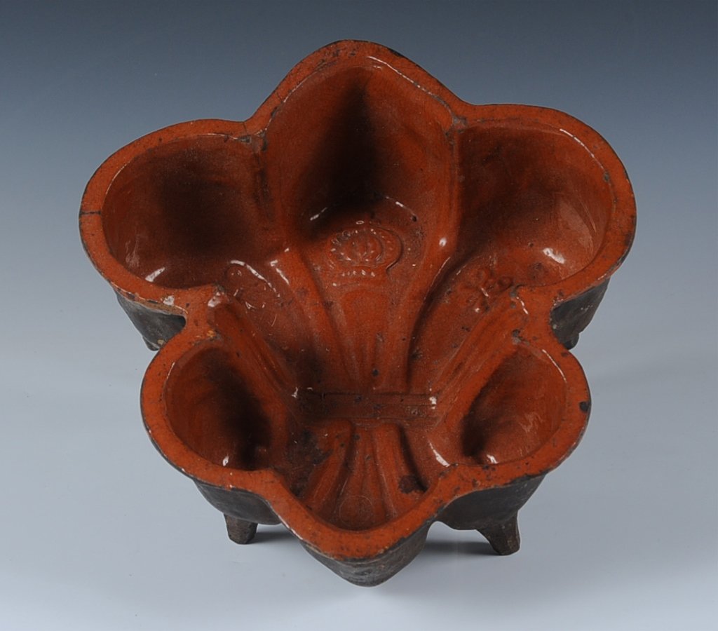 19TH C. FRENCH FEUR DE LIS REDWARE FOOD MOLD: Measures 11 x 10 inches.