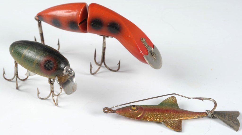 LOT OF VINTAGE FISHING LURES: Including an Orange Spotted Baby Game Fisher jointed lure, a "Tin Lizzie" by Fred Arbogast and a small green baby dinger. We ship in-house for all but very large and or very fragile items and some int