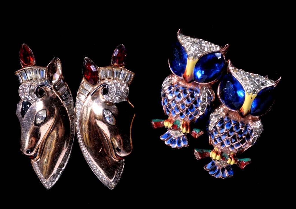 STERLING SILVER AND OTHER COROCRAFT DUETTE PINS: Sterling owl pair with blue stones and enameling, measures 2 inches, weighs 1.45 ozt. Sterling horse pair with enameling and faux gems, measures 2.25 inches, weighs 1.4 ozt. Plus two other brooch pins
