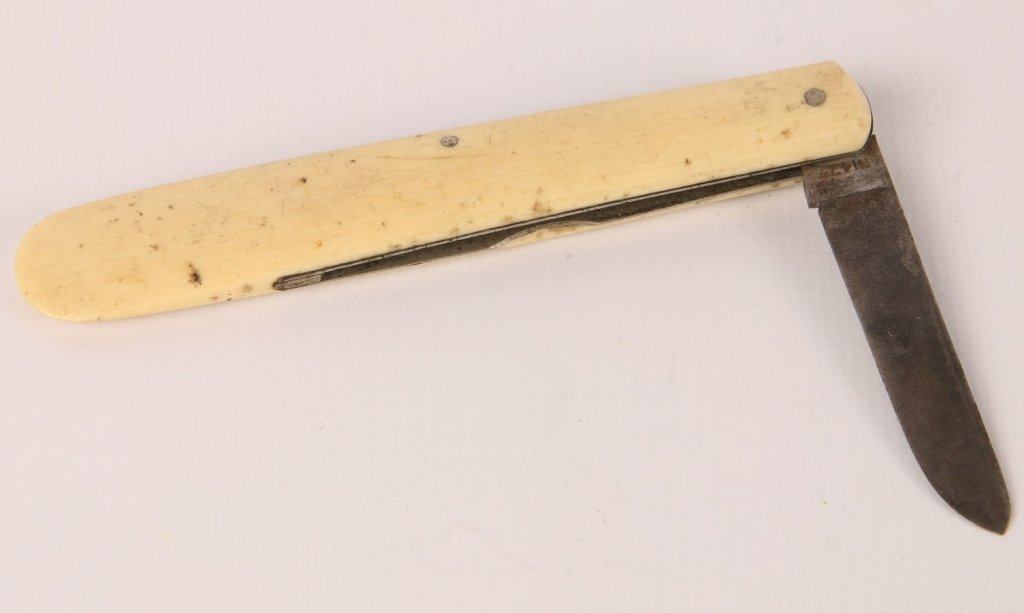 REMINGTON PRUNING POCKET KNIFE #R1477: Single blade knife, marked on the blade which measures 2 inches, handle 4 inches. We are happy to offer in-house shipping for all but very large or very fragile items. Some international orders may ne