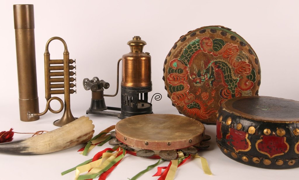 ANTIQUE ESTATE ITEMS INCLUDING LIVE STEAM MODEL: Lot includes a trumpet, two drums, tambourine, brass map case and a vertical scale model live steam boiler. We are happy to offer in-house shipping for all but very large or very fragile items. Some i