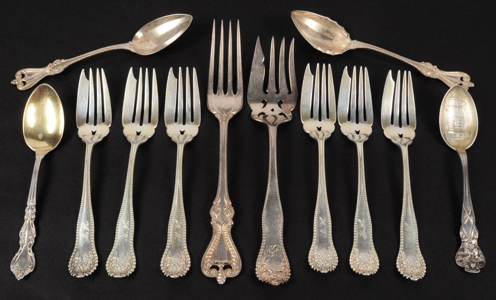 ESTATE LOT OF STERLING SILVER FLATWARE (1 of 6)