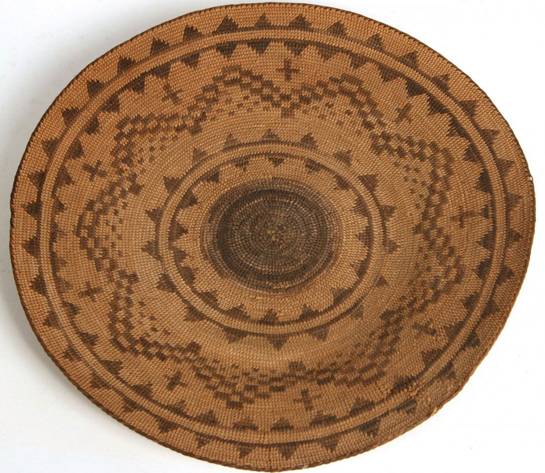 AN UNUSUAL THINLY WOVEN LARGE 19TH C PIMA BASKETRY TRAY (1 of 6)