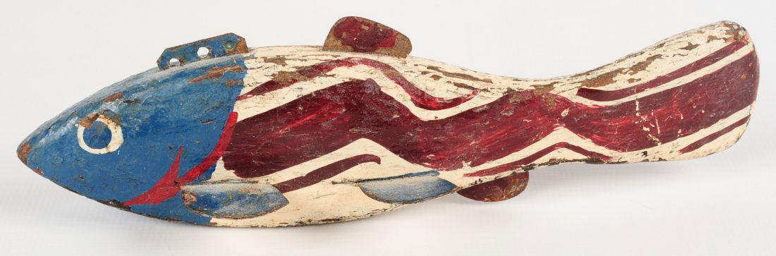 ORIGINAL VINTAGE PAINTED WOOD AND TIN FISH DECOY (1 of 10)