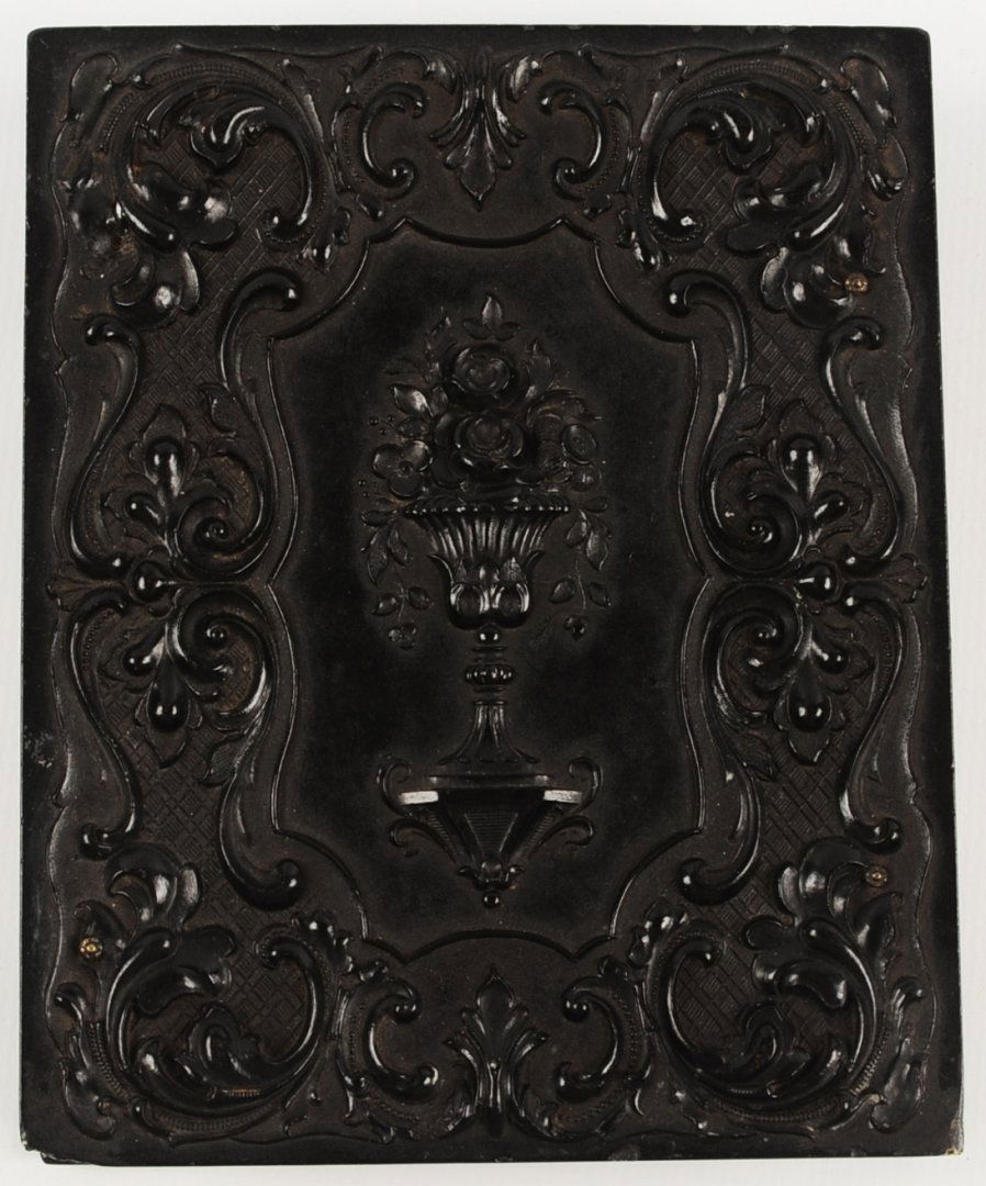 QUARTER-PLATE UNION CASE WITH DAGUERREOTYPE (1 of 10)