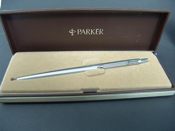 SEVEN BOXED PARKER PENS AND PENCILS - 4
