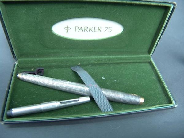 SEVEN BOXED PARKER PENS AND PENCILS - 5