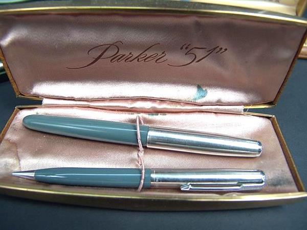 SEVEN BOXED PARKER PENS AND PENCILS - 7