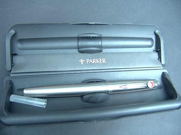 SEVEN BOXED PARKER PENS AND PENCILS - 8